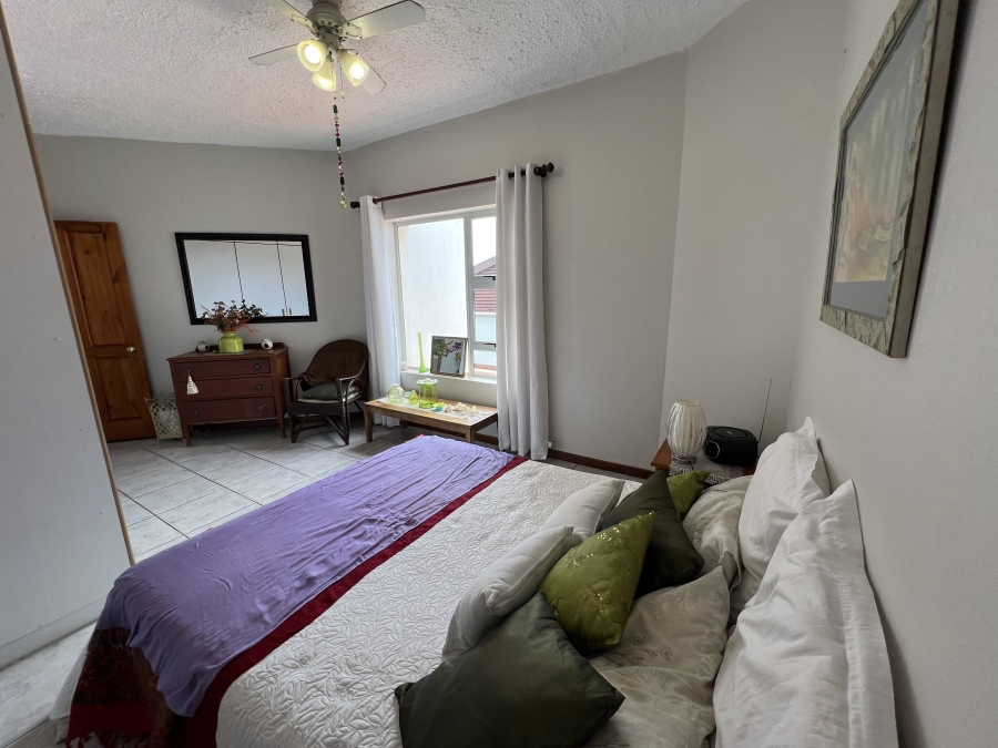 5 Bedroom Property for Sale in Wavecrest Eastern Cape